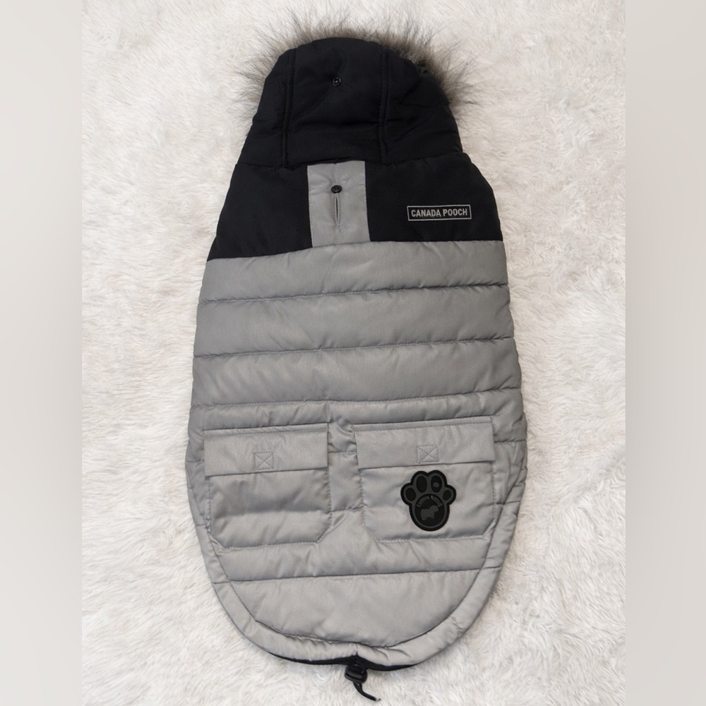 Canada Pooch True North Dog Winter Parka Jacket - Size 20" Fits 33-40 LBS Dogs.